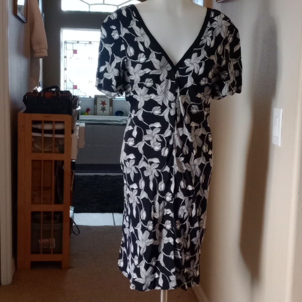 Like new Sandro Paris black and white floral dress w/ open back size 2